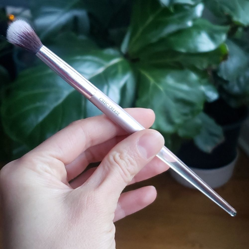 It Cosmetics Chic Crease Brush
